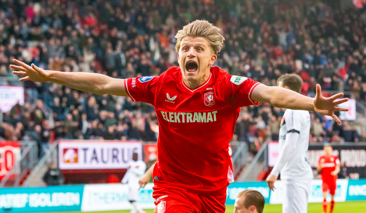 FC Twente despacha o Almere City FC em casa e segue firme na briga pela vaga na Liga dos Campeões