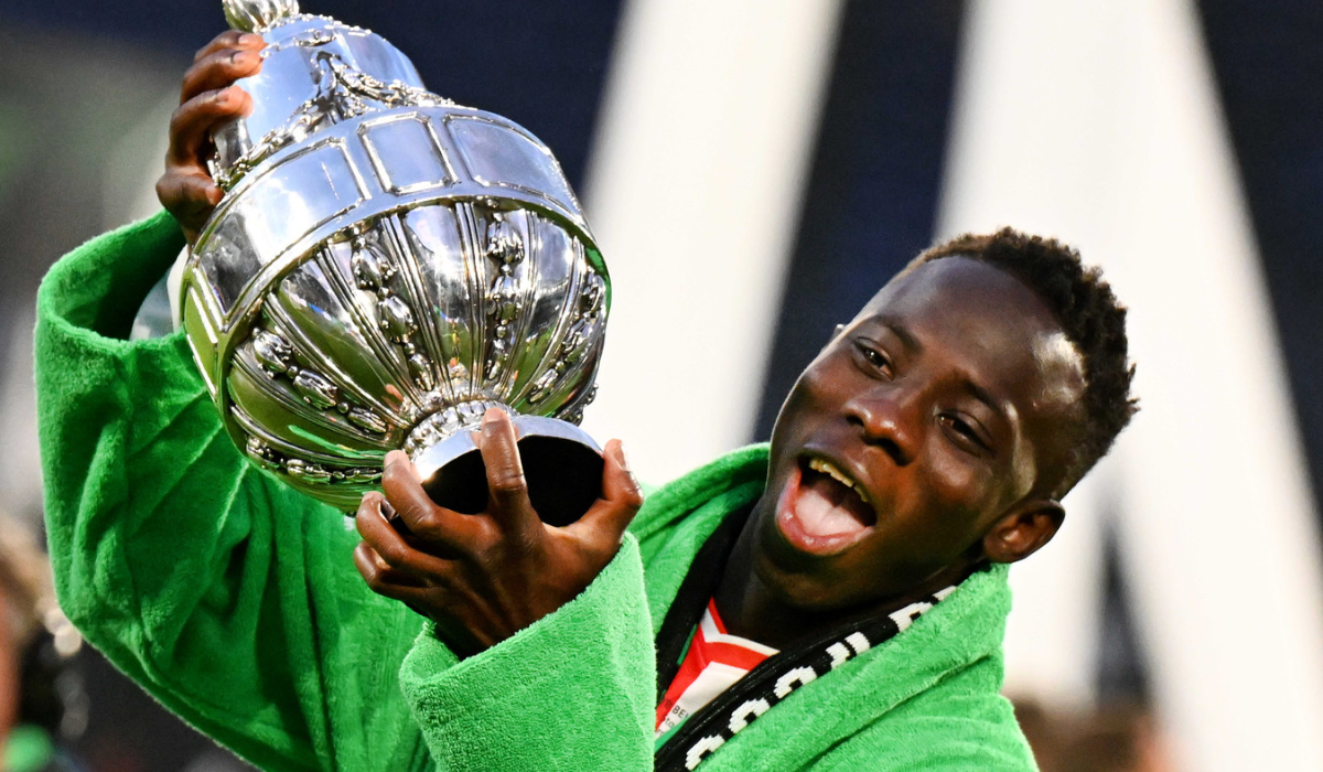 Feyenoord quer manter Yankuba Minteh para a próxima temporada