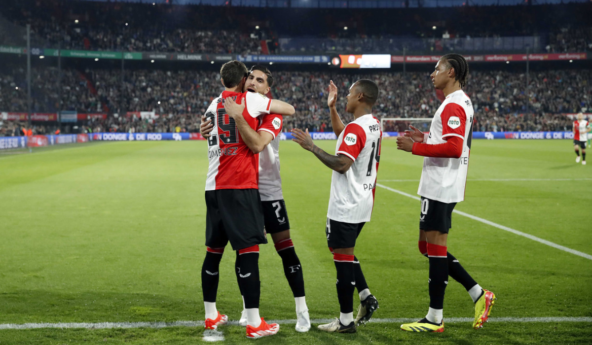 Feyenoord goleia o PEC Zwolle dentro de casa com dois gols de Santiago Giménez