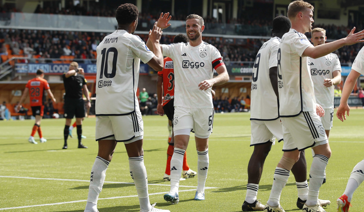 Ajax bate o FC Volendam e segue firme na quinta colocação